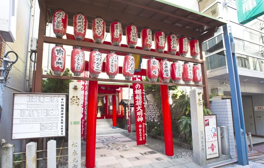 Torii gate, one street off Hondori